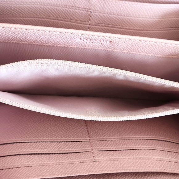 Gorgeous Coach Pale Pink Gathered Soft Leather Long Wallet 🩷 - Picture 9 of 16